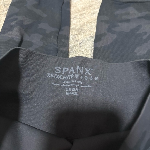 SPANX Women's Look At Me Now High Rise Tummy Control Seamless Leggings Camo XS - Picture 3 of 4